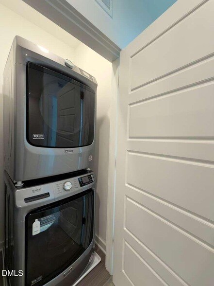 Building Photo - 1802 Stroup St