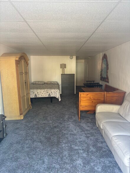 Building Photo - 303 Indian Hills Dr