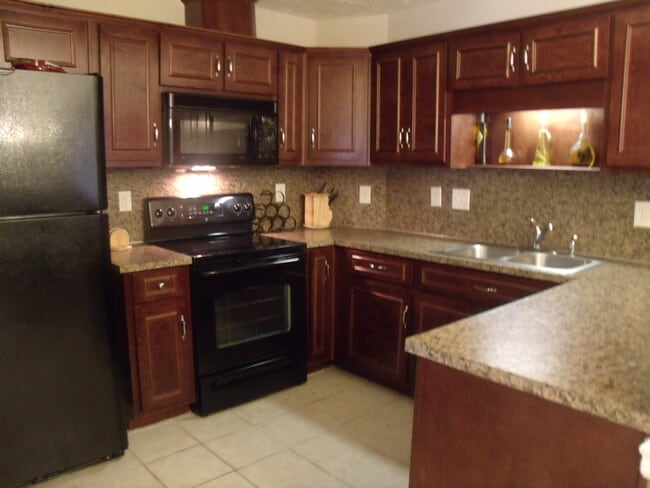 Building Photo - 25 Devonshire Dr