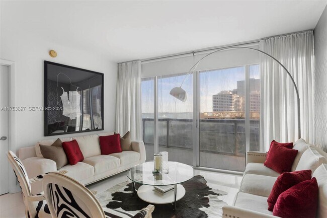 Building Photo - 495 Brickell Ave