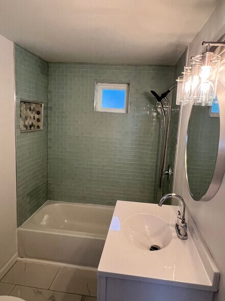 Building Photo - 4623 Grace Pl