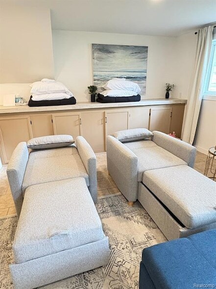 Building Photo - 2274 Leif Ave