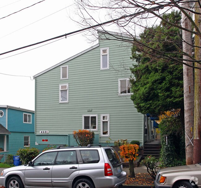 Building Photo - 4231 8th Ave NE