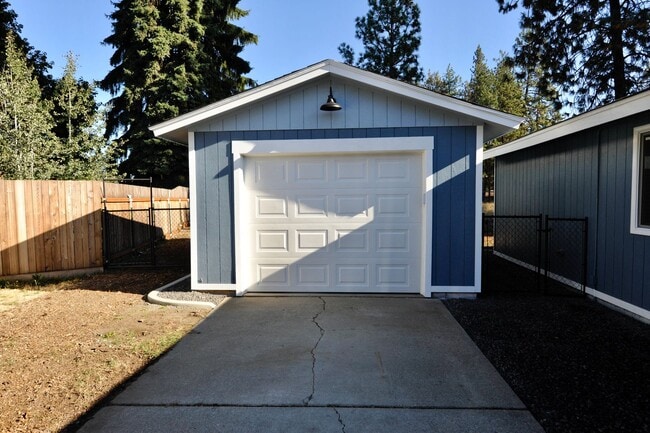 Building Photo - New Remodel 2 bed 1 bath