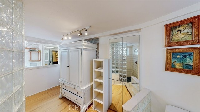 Building Photo - 274 Diamond St