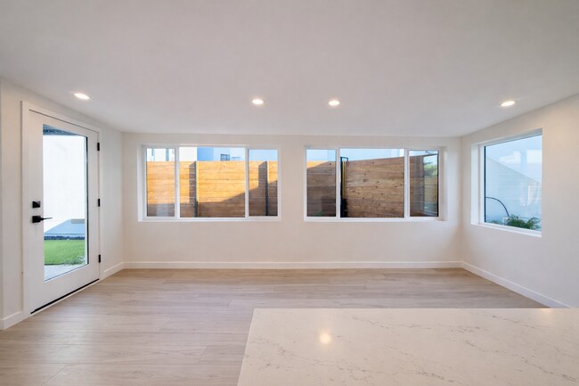 Building Photo - 4601 Almayo Ave