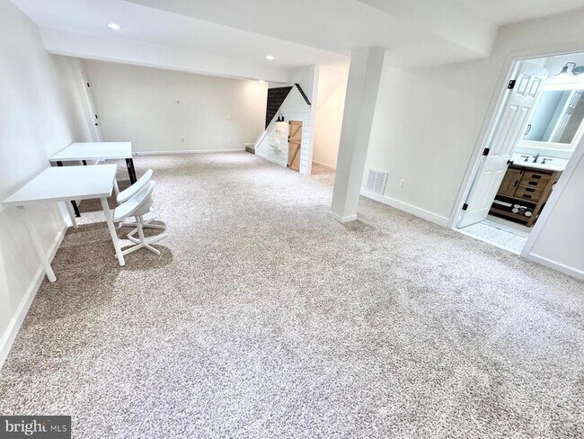 Building Photo - 15 River Oak Dr