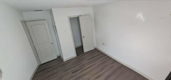 Building Photo - 223 Sweetwater Crk Ln