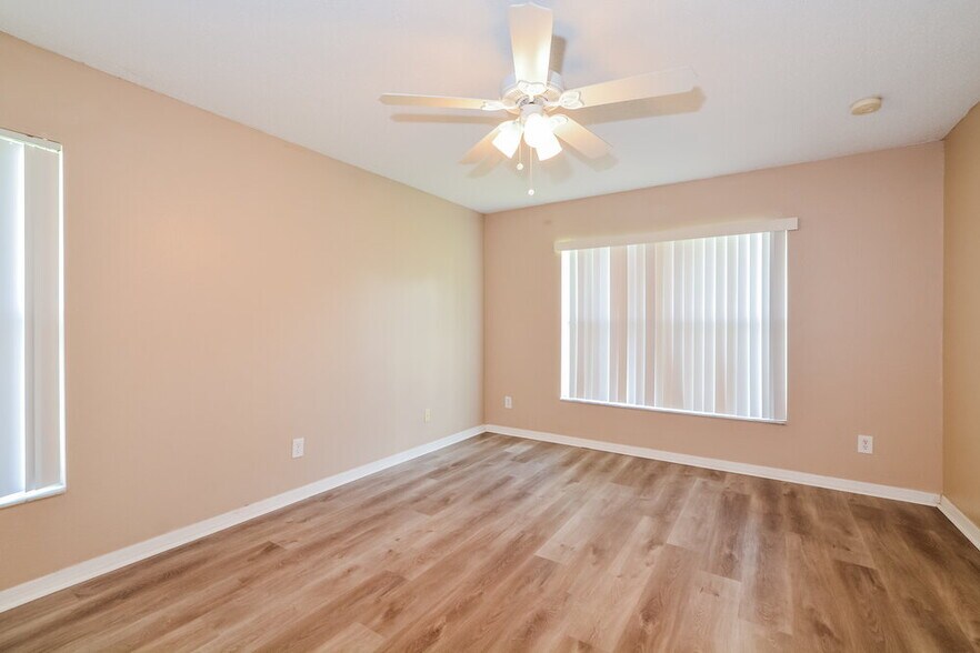 Building Photo - 645 Winding Lake Dr