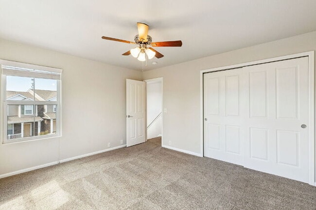 Building Photo - Granite Kitchen, Central AC, Oversized Gar...