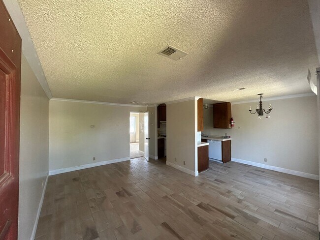 Primary Photo - Spacious, open and updated 1 bedroom 1 bat...