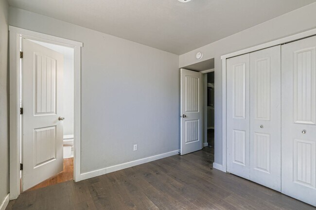Building Photo - 529 Corte Amino