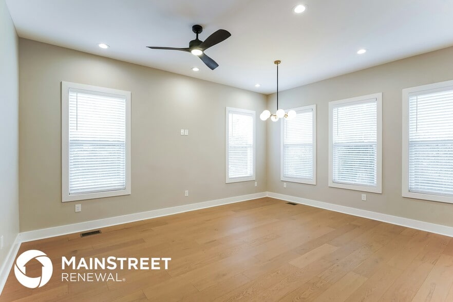 Building Photo - 2142 Oakland St