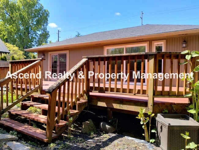 Building Photo - Spacious One Level Open Floor Plan with La...