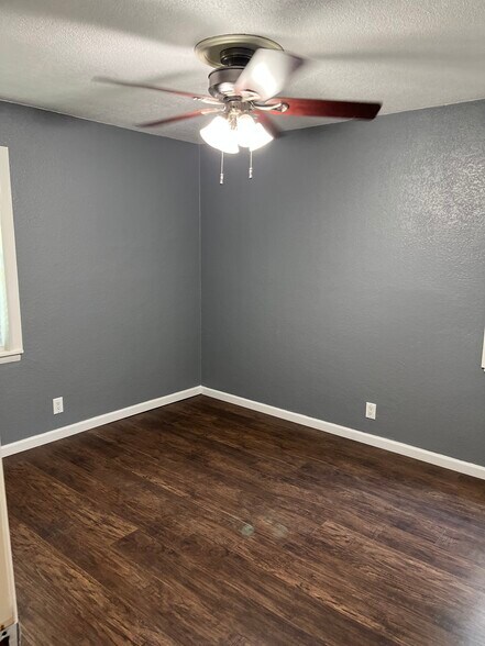 Building Photo - 2129 Brookshire St