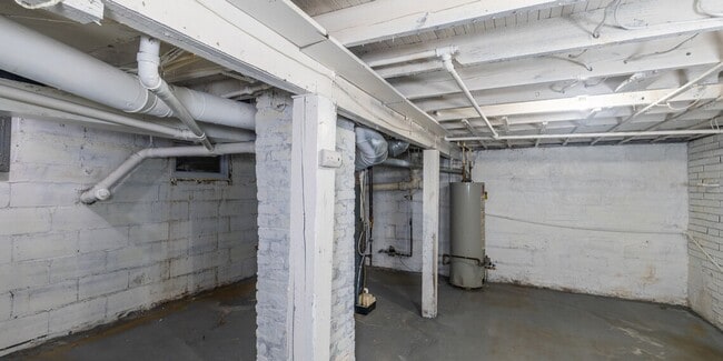 Building Photo - Renovated Home with Detached Garage & Quick Access to the Interstate