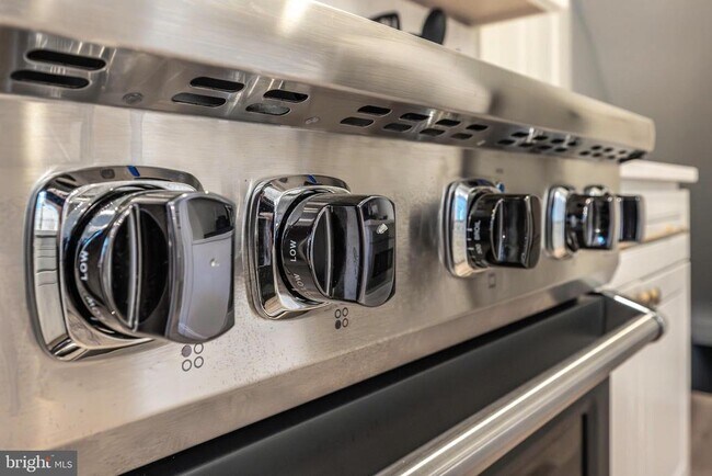 Building Photo - 822 S Royal St