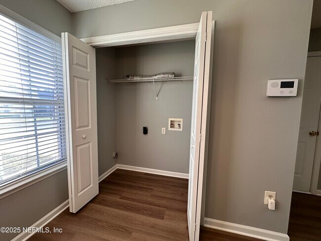 Building Photo - 3860 Hideaway Lane