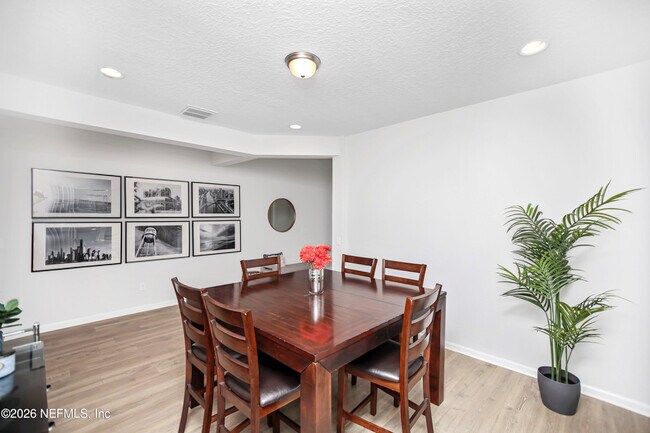 Building Photo - 179 Horsetail Ct