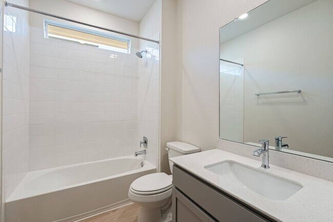 Building Photo - Modern comfort meets Austin flavor, 3-bed gem in Northeast ATX!