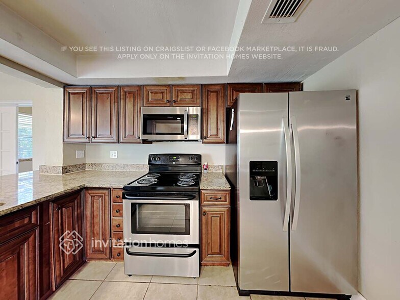 Building Photo - 8841 NW 21st Manor