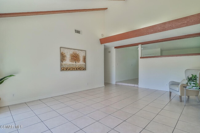 Building Photo - 2279 Connell Ave