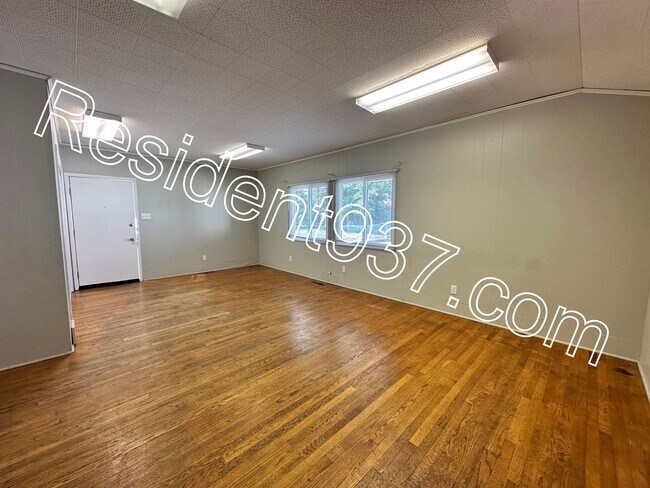 Building Photo - 2 Bed 1 Bath