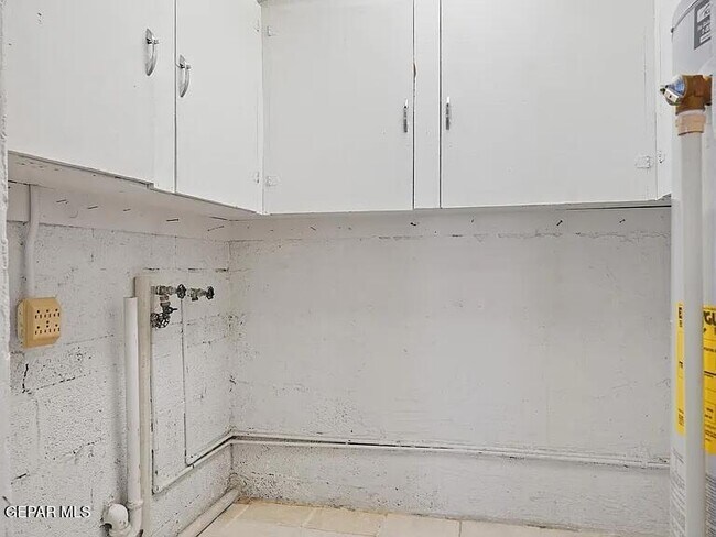 Building Photo - 3222 Frankfort Ave