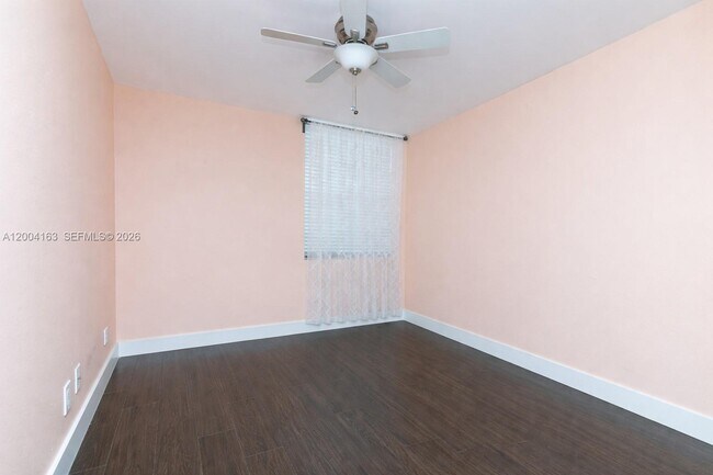 Building Photo - 20291 NE 30th Ave