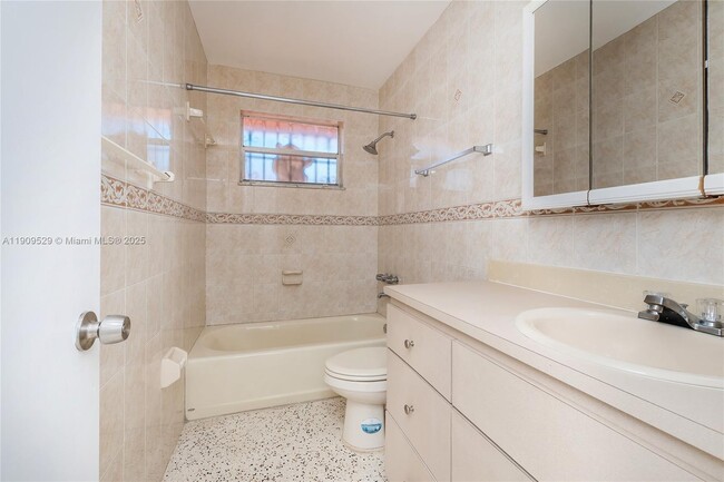 Building Photo - 3076 SW 17th St