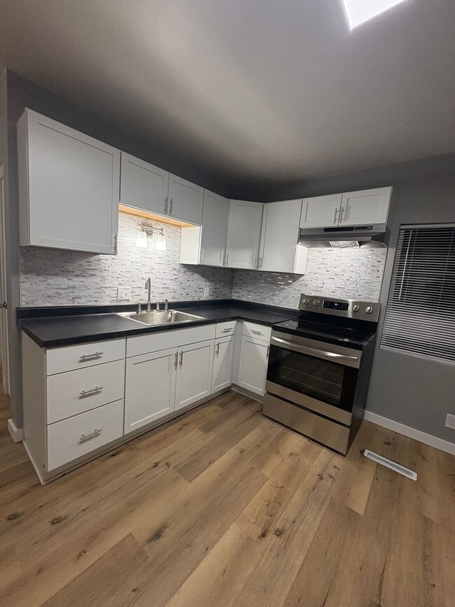 Building Photo - 315-317 Smith