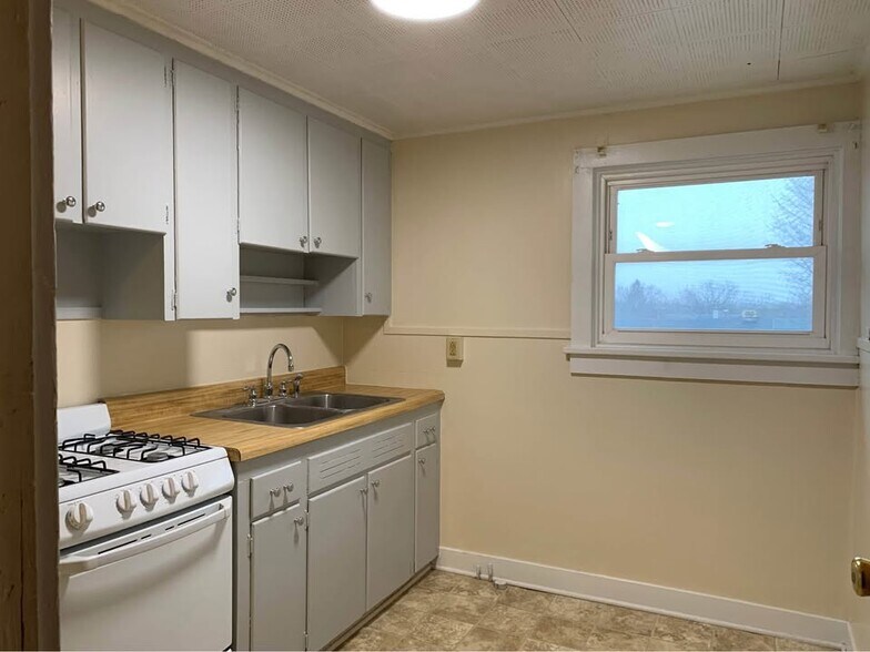 Building Photo - 117 Gorham St