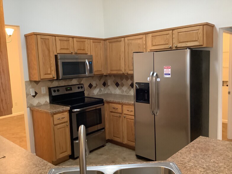 Building Photo - 3365 Shelley Dr