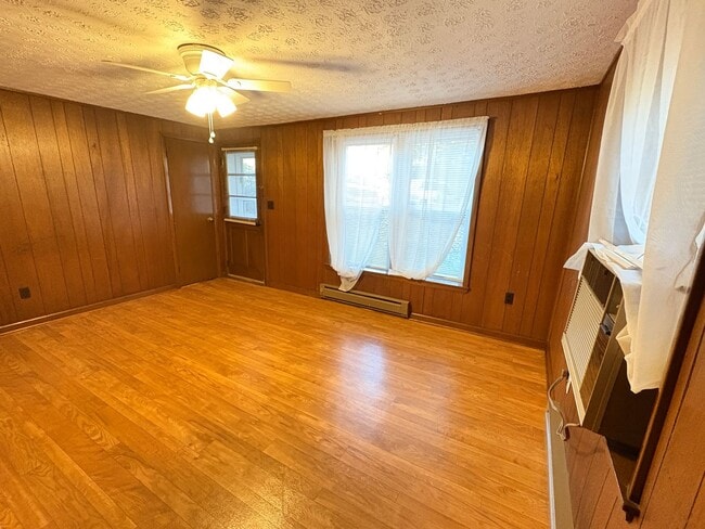 Building Photo - Basement apartment close to 29 inbetween Rustburg and Evington