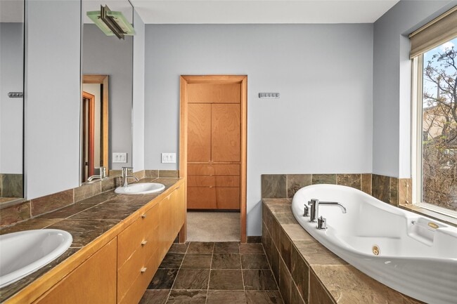 Building Photo - 224 Willard St