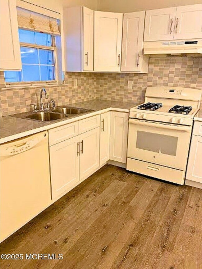Building Photo - 311 Tulip Ln