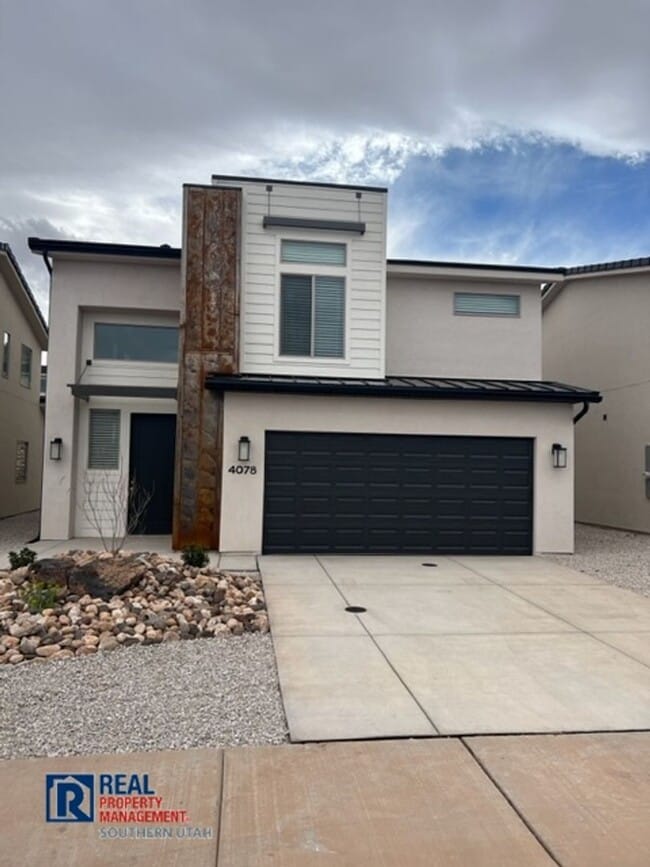 Primary Photo - 4 Bedroom Home in Desert Canyons