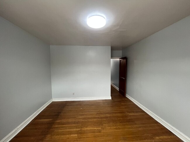 Building Photo - 3140 Longshore Ave