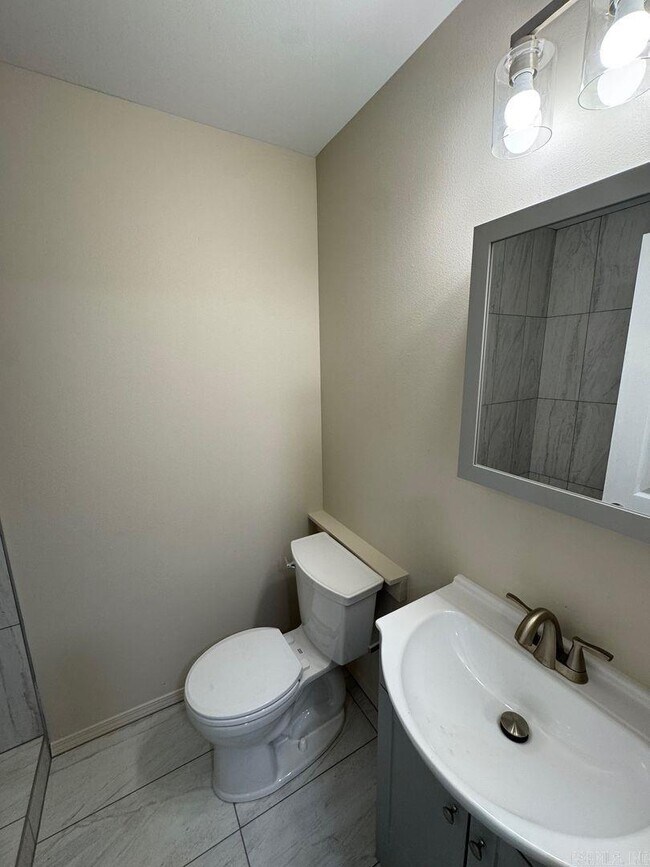 Building Photo - 1224 School St