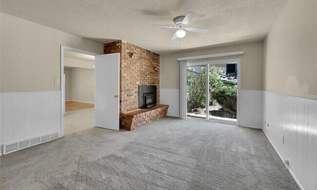 Building Photo - MOVE IN SPECIAL! 3-bedroom Rancher in Coun...