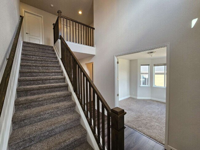 Building Photo - 1385 Castle Creek Cir