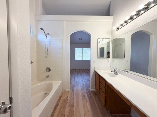 Building Photo - 2732 Echo Springs St
