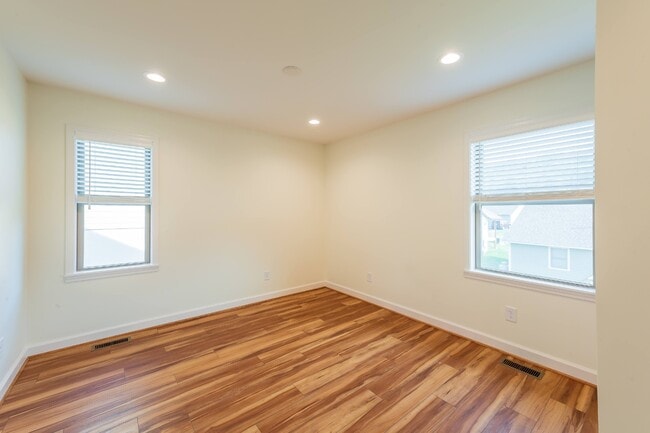 Building Photo - 149 Ava Wy