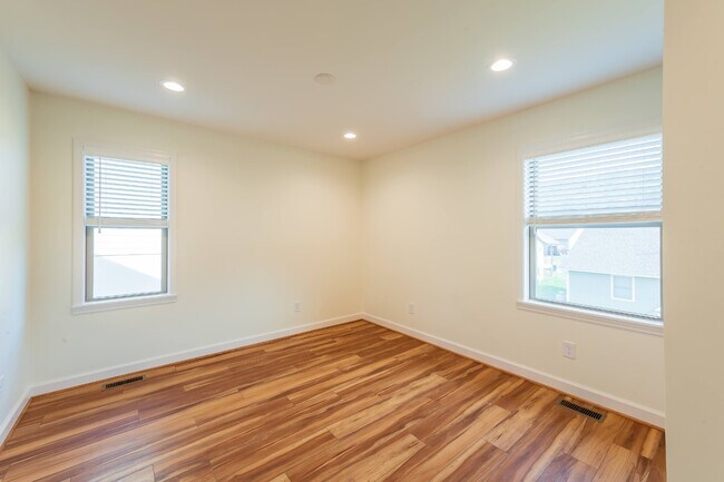 Building Photo - 181 Ava Wy