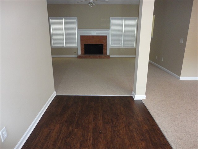 Building Photo - 142 Candle Ln