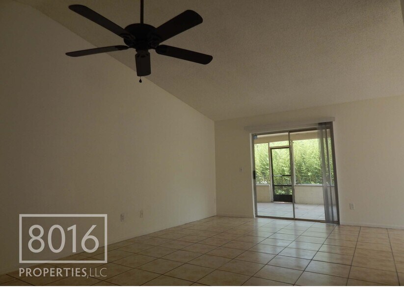 Building Photo - 4755 White Willow Ln
