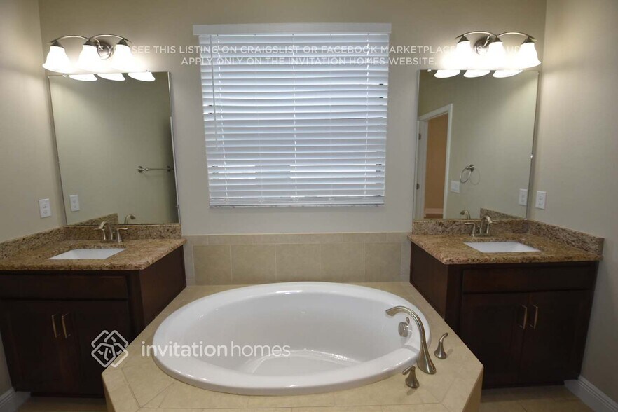 Building Photo - 1892 Tonka Terrace