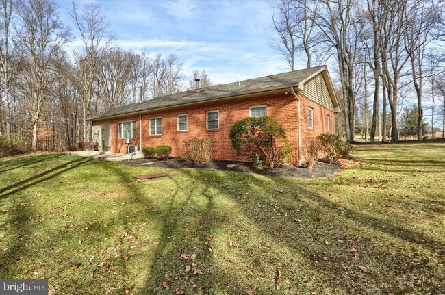 Building Photo - 2406 Roundtop Rd