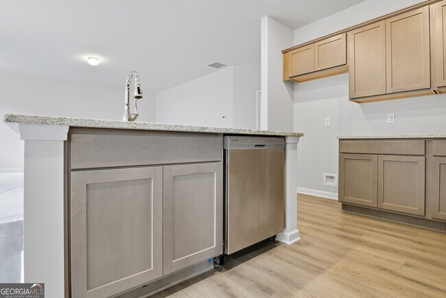 Building Photo - 680 River Run Dr