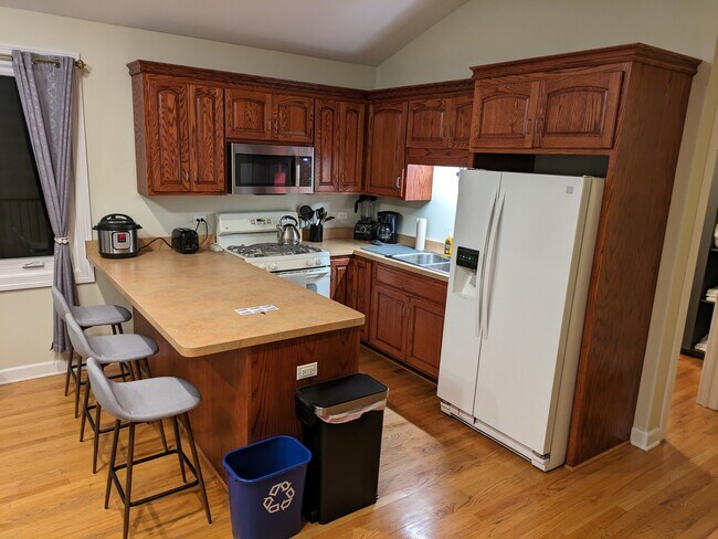 Furnished Kitchen, Many Appliances - 2109 N Bingham St